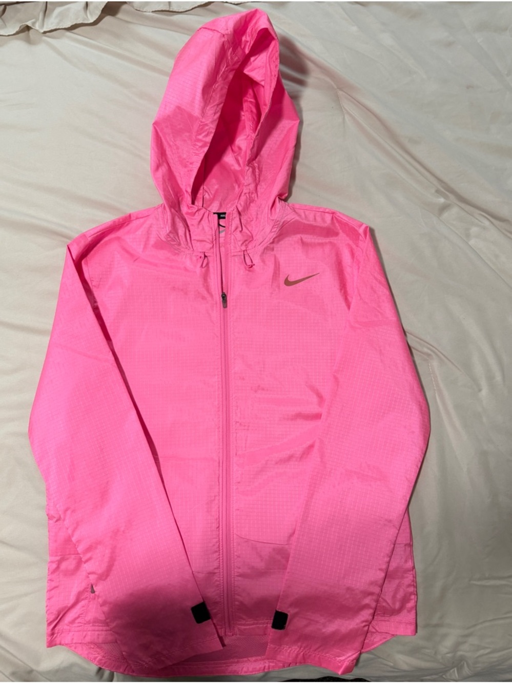 Nike Hooded Windbreaker Jacket in Bright Pink